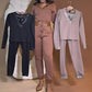 Comfortabele, stijlvolle top met V-hals en broek met trekkoord